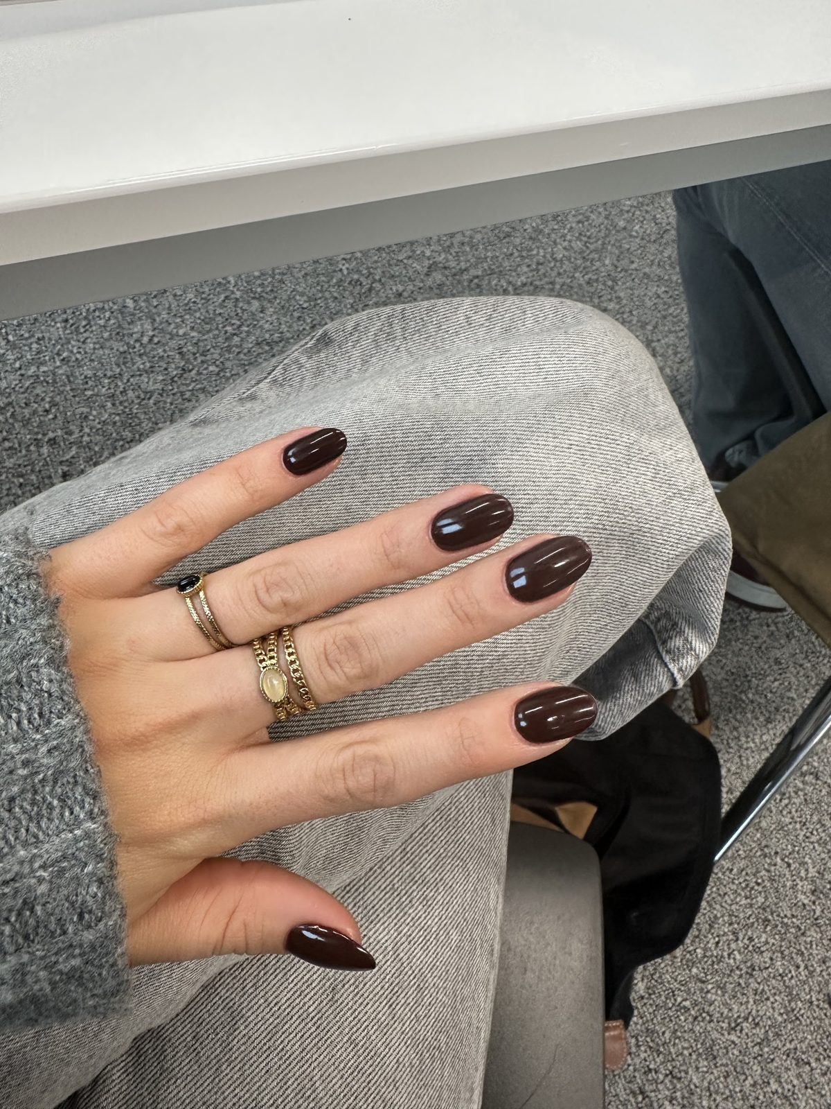 Korte chocoladebruine nagels